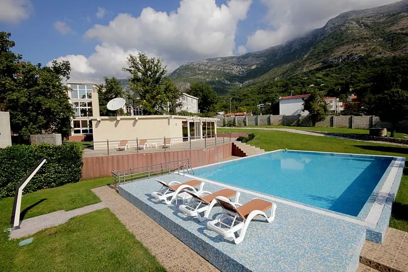 Sale, house, 324m², Sutomore, Bar