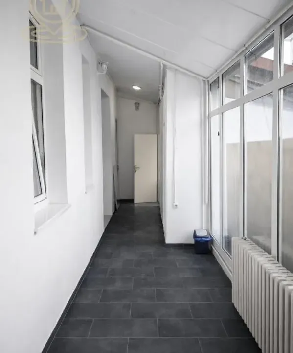 Izdavanje, poslovni prostor, 275m², Stari grad, Novi Sad