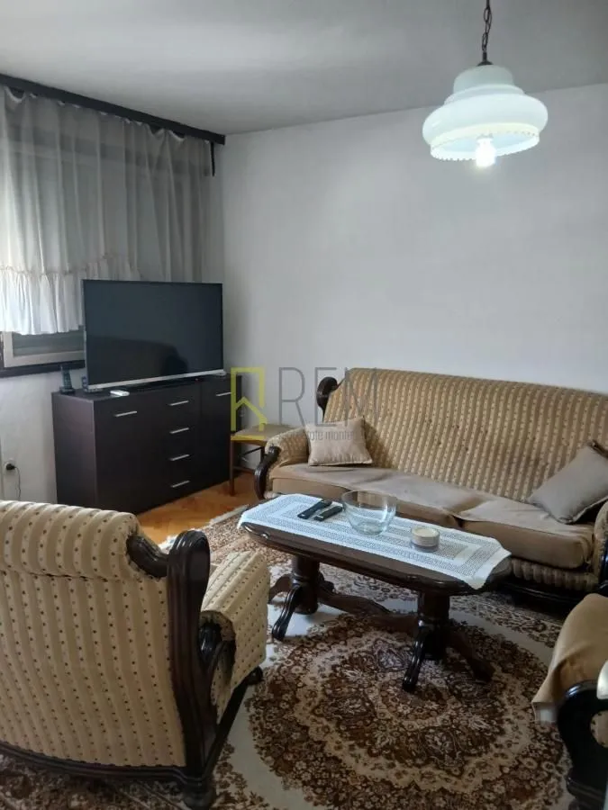 Furnished living room with a seating set and a TV.