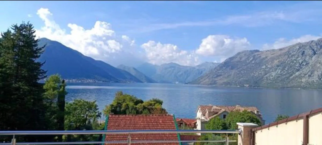 Rent, hospitality venue, 250m², Dobrota, Kotor