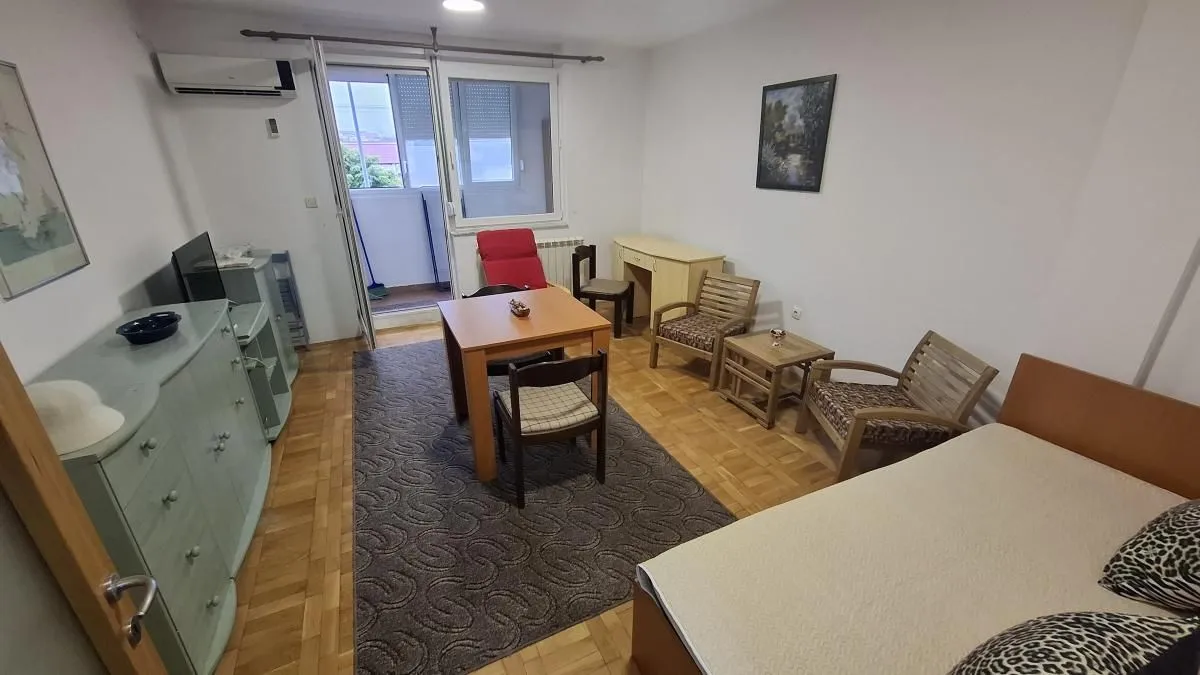 Izdavanje, garsonjera, 30m², Nova Detelinara, Novi Sad Sve Podlokacije