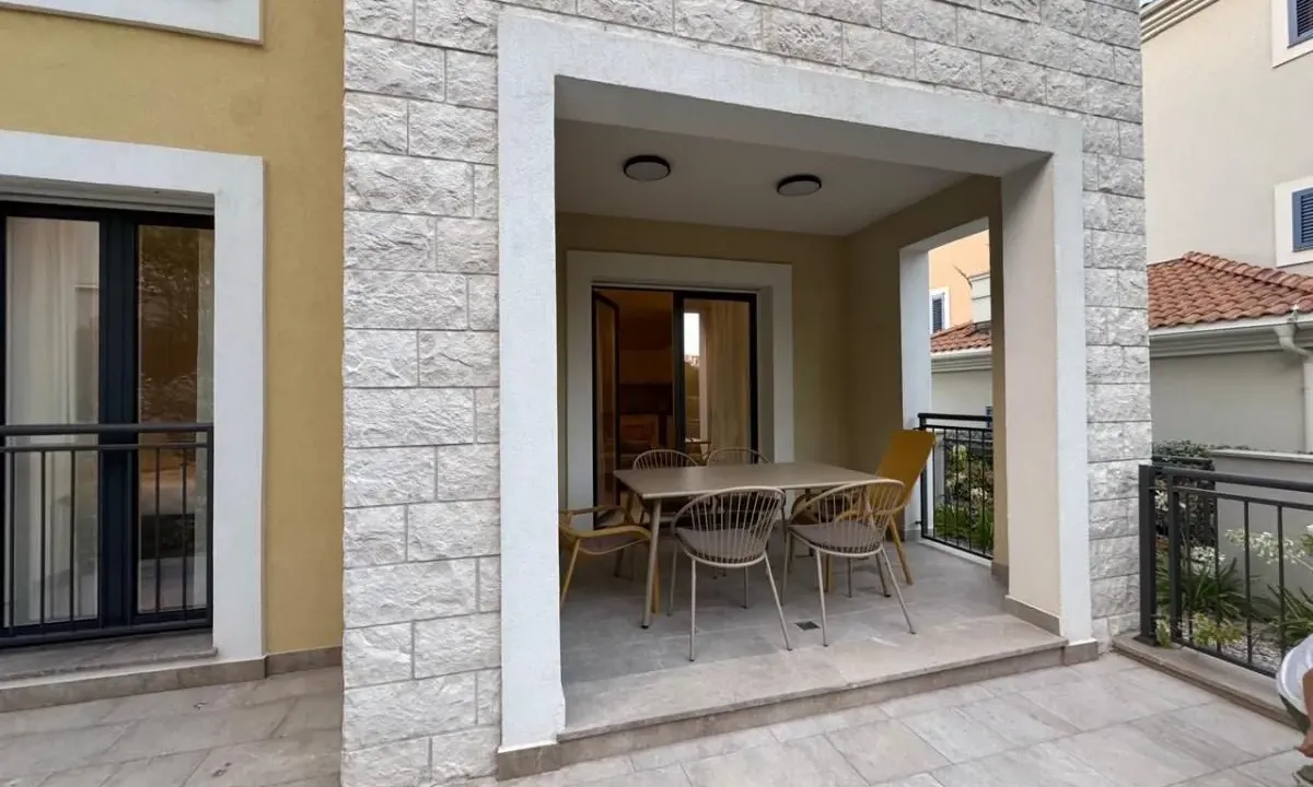 Izdavanje, dvosoban stan, 79m², Luštica Bay, Tivat