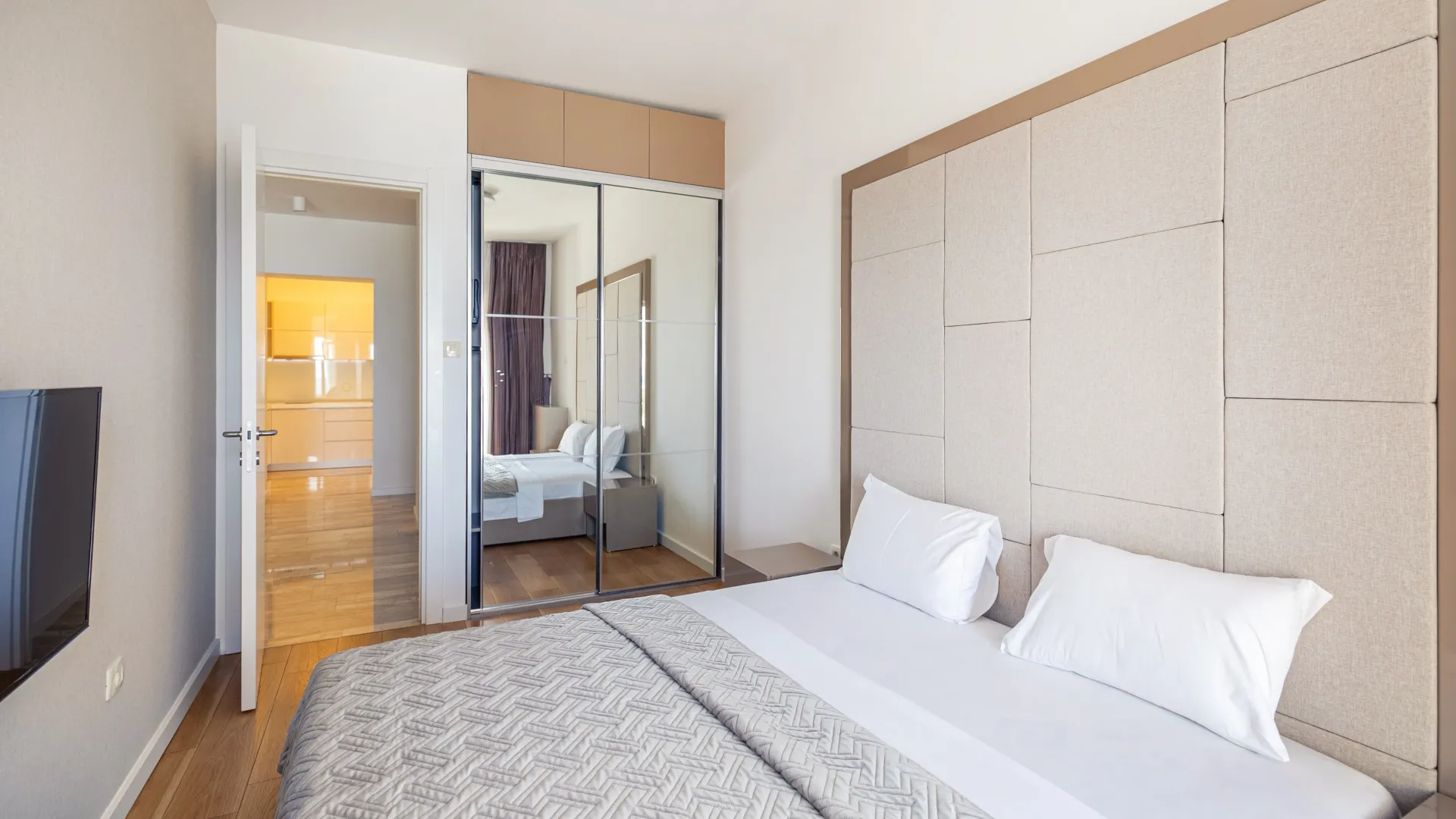 Izdavanje, jednosoban stan, 77m², Tre Canne, Budva