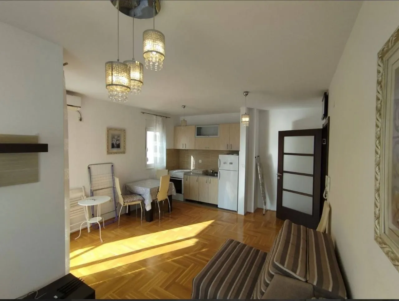 Rent, one bedroom apartment, 44m², Centar, Budva