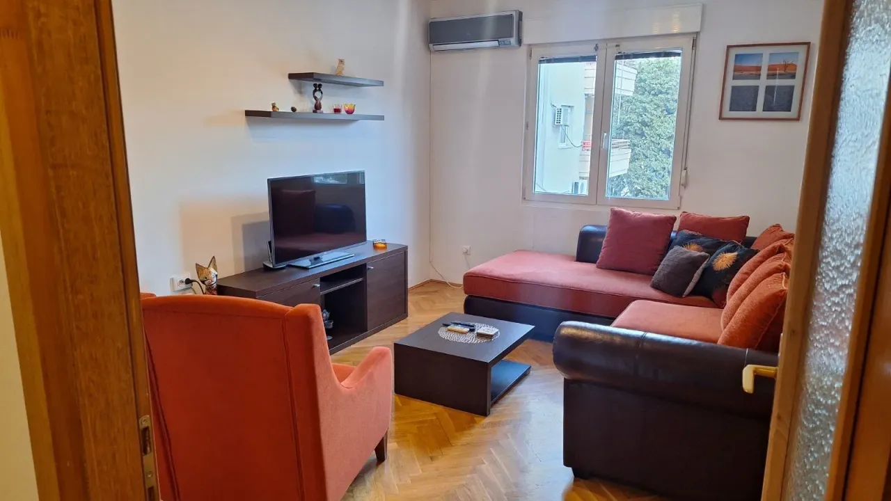 Izdavanje, jednosoban stan, 51m², City Kej, Podgorica
