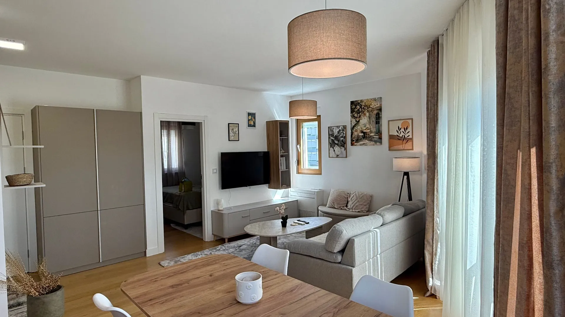 Izdavanje, jednosoban stan, 42m², Tološka šuma, Podgorica