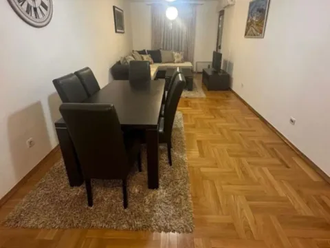 Izdavanje, jednosoban stan, 50m², Stari Aerodrom, Podgorica