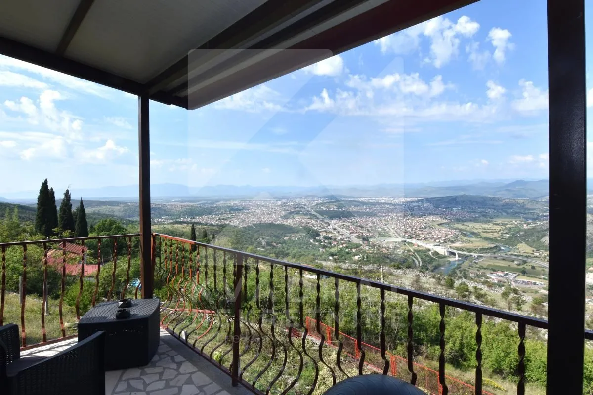 Izdavanje, kuća, 130m², Zlatica, Podgorica