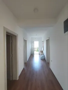 Izdavanje, trosoban stan, 90m², Tivat, Crna Gora - image 7
