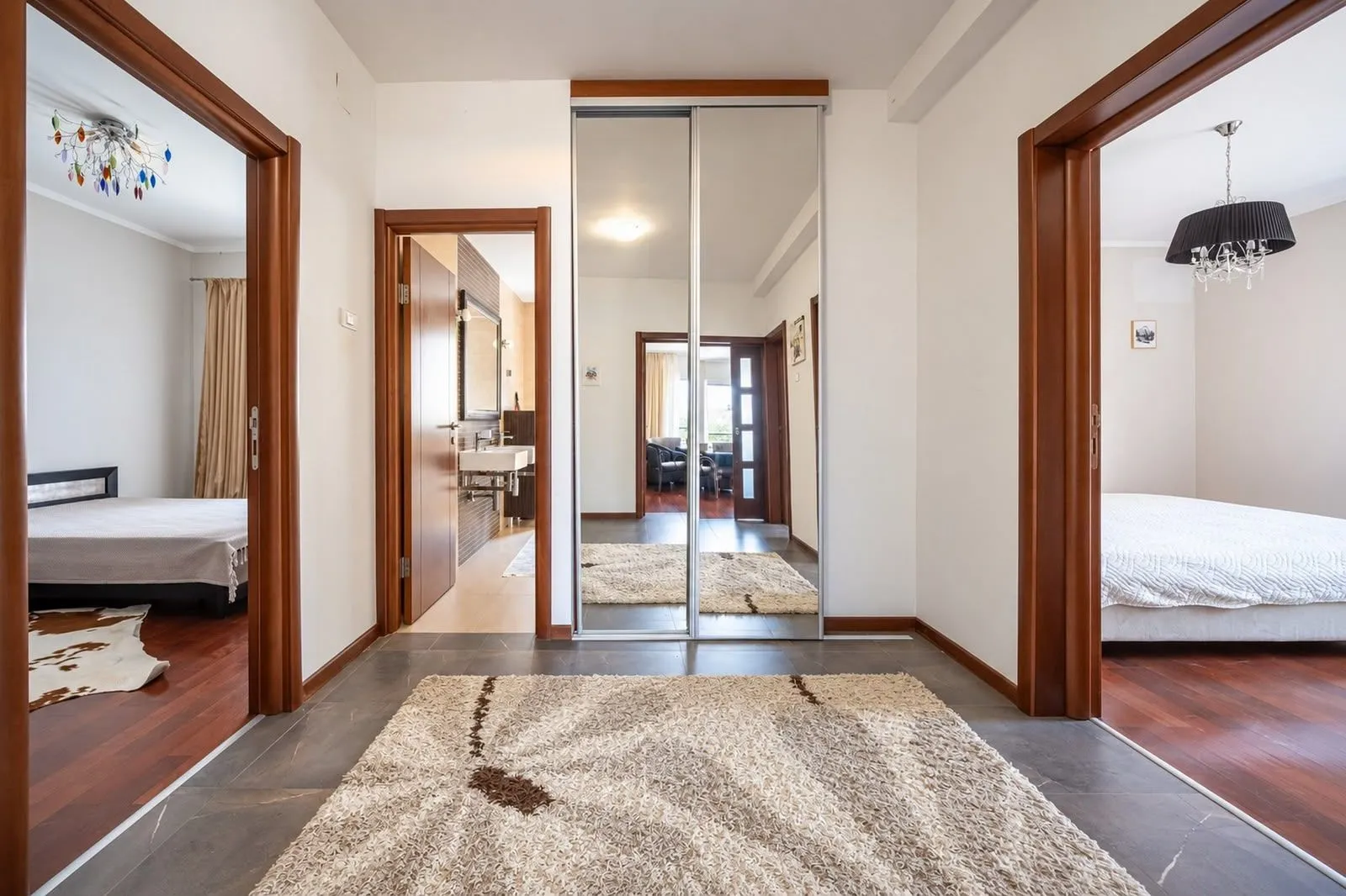 Prodaja, dvosoban stan, 117m², Dobrota, Kotor