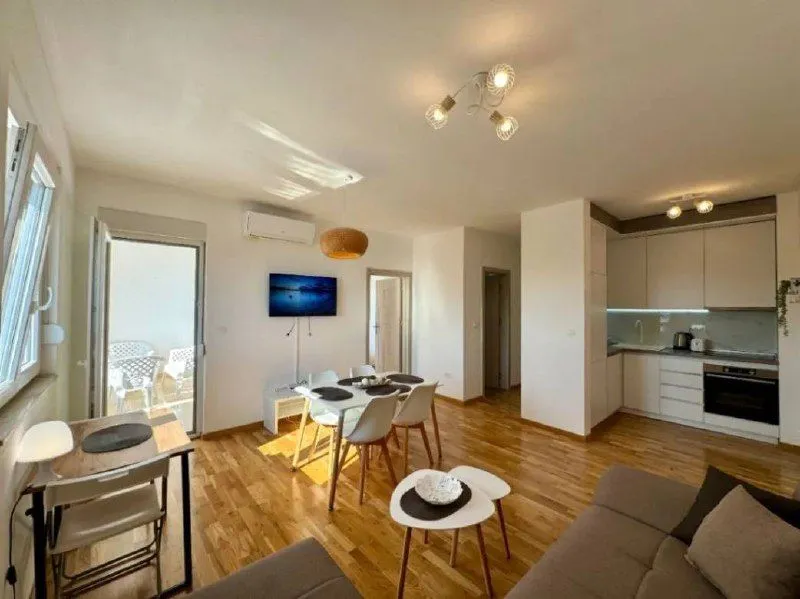 Rent, two bedroom apartment, 68m², Bečići, Budva