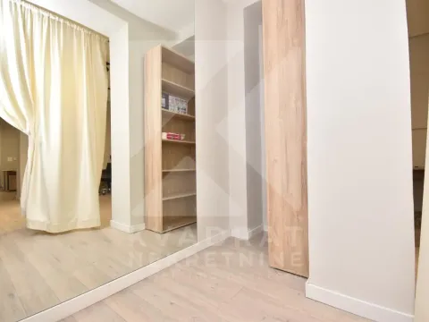 Izdavanje, poslovni prostor, 55m², Centar, Podgorica - image 9