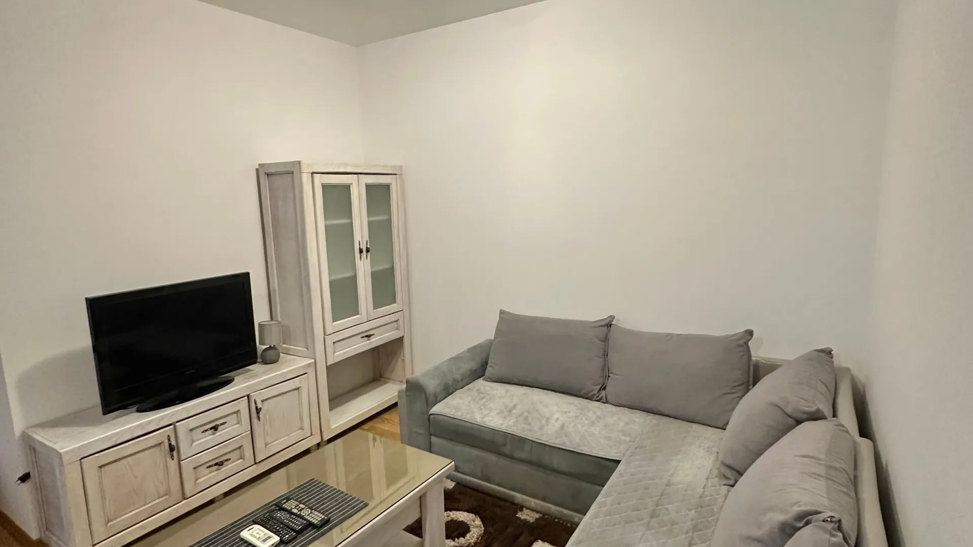 Izdavanje, jednosoban stan, 52m², Nova Dalmatinska, Podgorica
