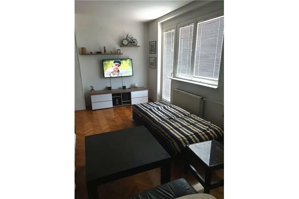 Izdavanje, dvosoban stan, 81m², Niš, Srbija