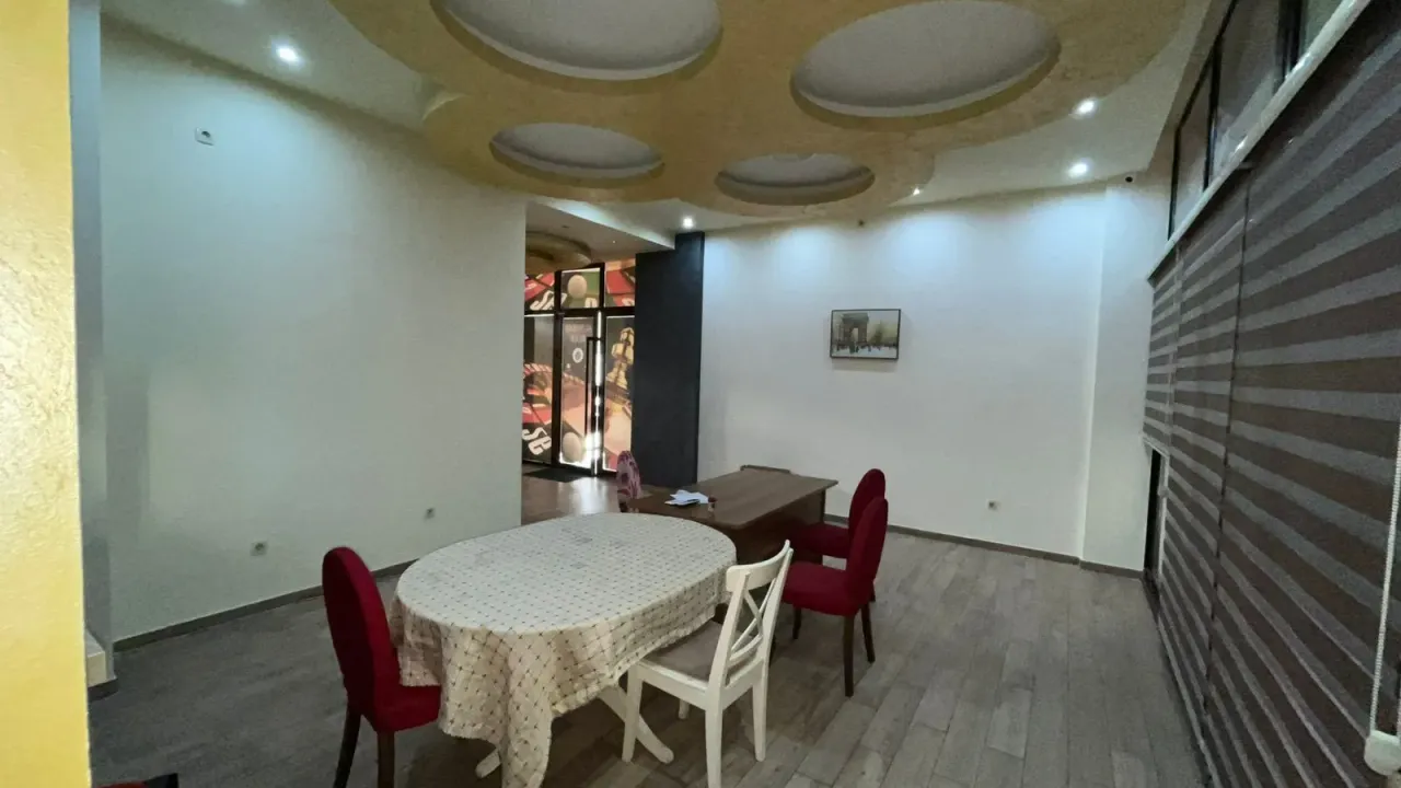 Izdavanje, poslovni prostor, 60m², Preko Morače, Podgorica