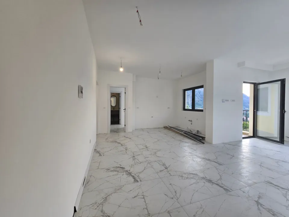 Sale, three bedroom apartment, 97m², Škaljari, Kotor