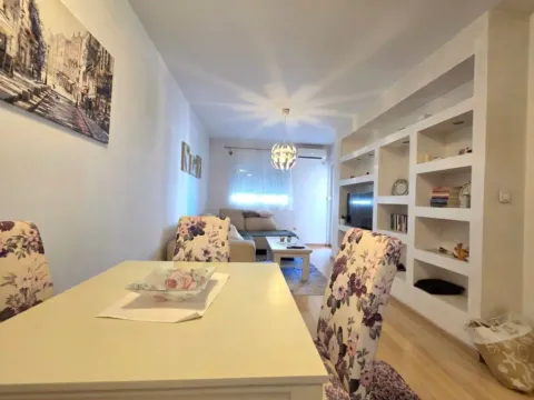 Izdavanje, jednosoban stan, 50m², City Kvart, Podgorica - image 3