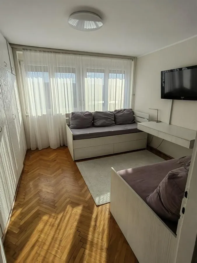 Izdavanje, dvosoban stan, 57m², Medicinski fakultet, Niš