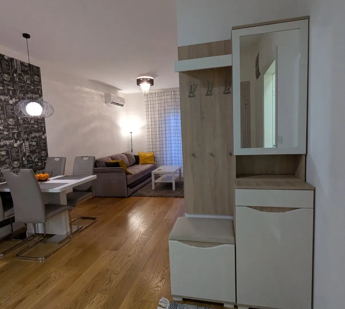 Izdavanje, jednosoban stan, 40m², Central Point, Podgorica