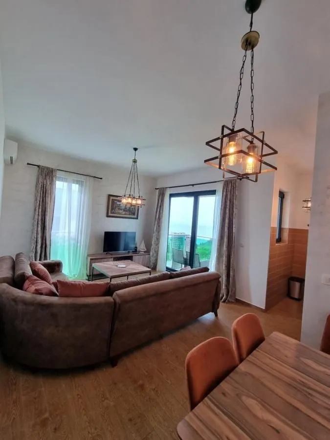 Prodaja, dvosoban stan, 70m², Bečići, Budva