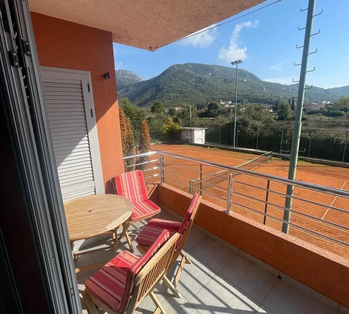 Prodaja, dvosoban stan, 85m², Lastva Grbaljska, Kotor