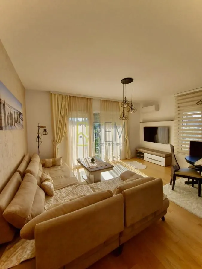 Izdavanje, dvosoban stan, 63m², Drac, Podgorica