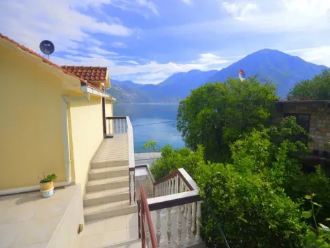 Prodaja, kuća, 220m², Kostanjica, Kotor