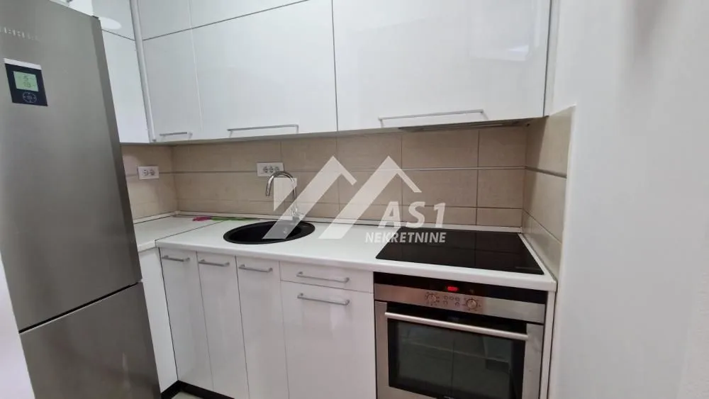 Izdavanje, trosoban stan, 63m², Salajka, Novi Sad Sve Podlokacije