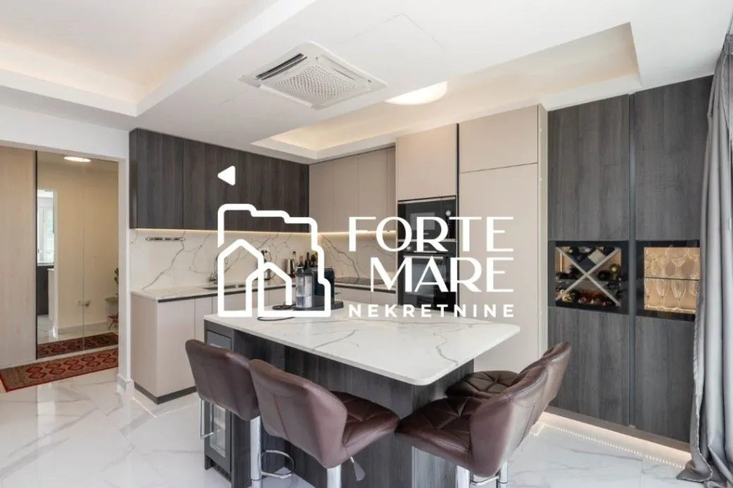 Prodaja, trosoban stan, 122m², Đenovići, Herceg Novi