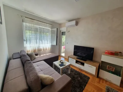 Rent, one bedroom apartment, 45m², Budva, Crna Gora - image 1
