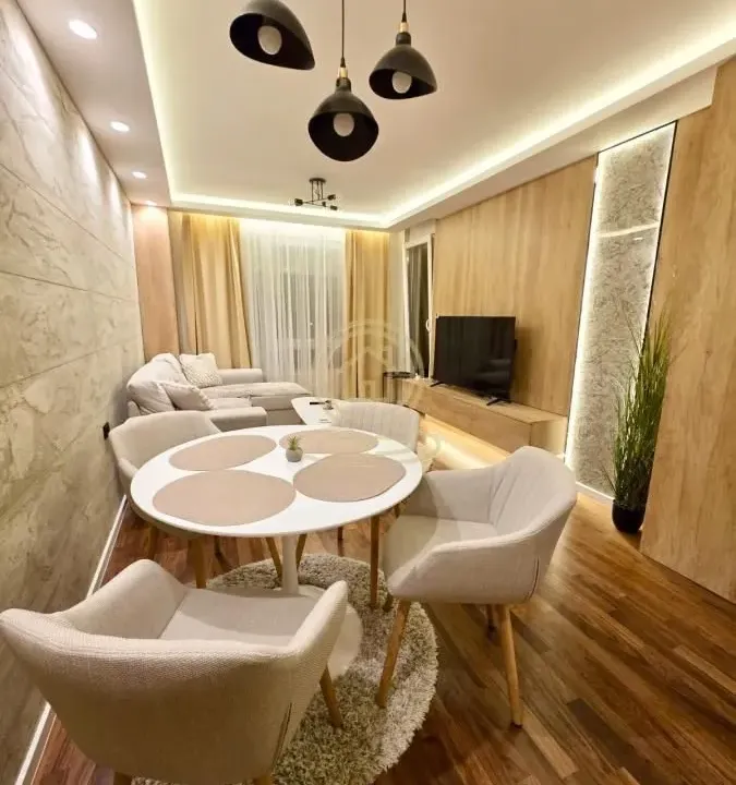 Izdavanje, jednosoban stan, 42m², Palilula, Niš