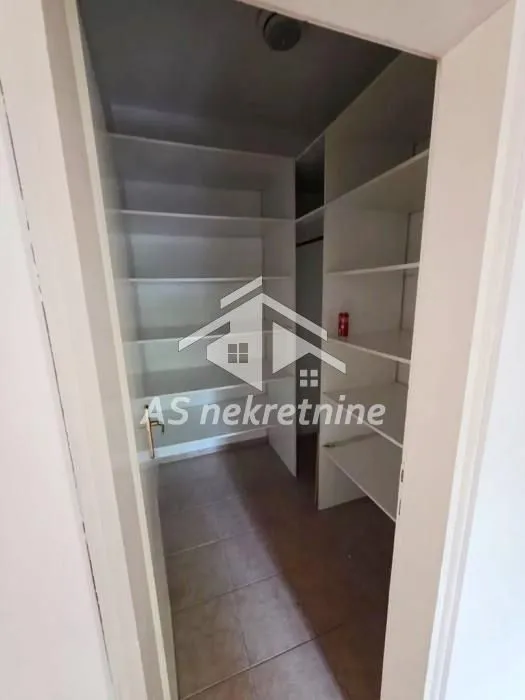 Izdavanje, četvorosoban stan, 104m², Savski Venac, Beograd