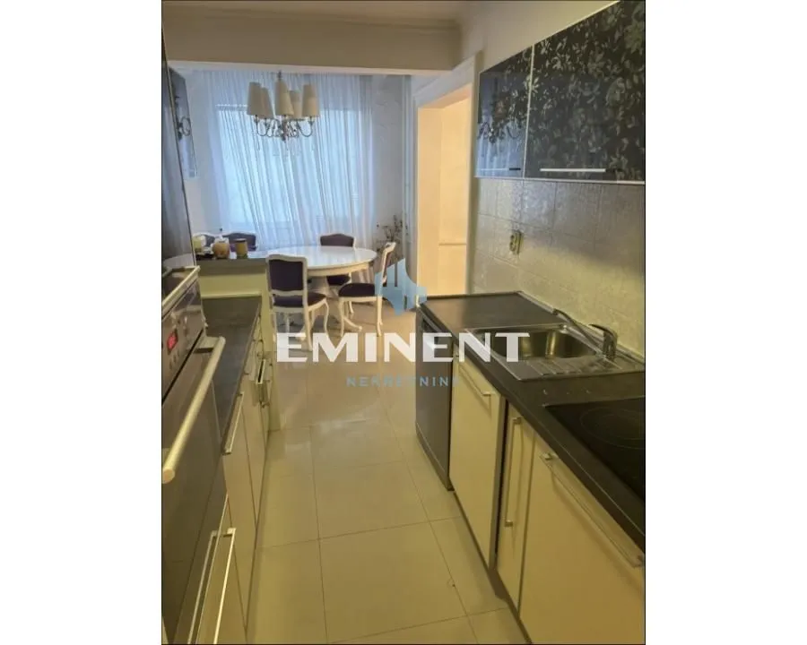 Prodaja, četvorosoban stan, 105m², Sarajevska, Beograd
