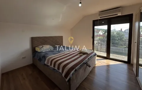 Bedroom with a double bed and access to the terrace. - image 7