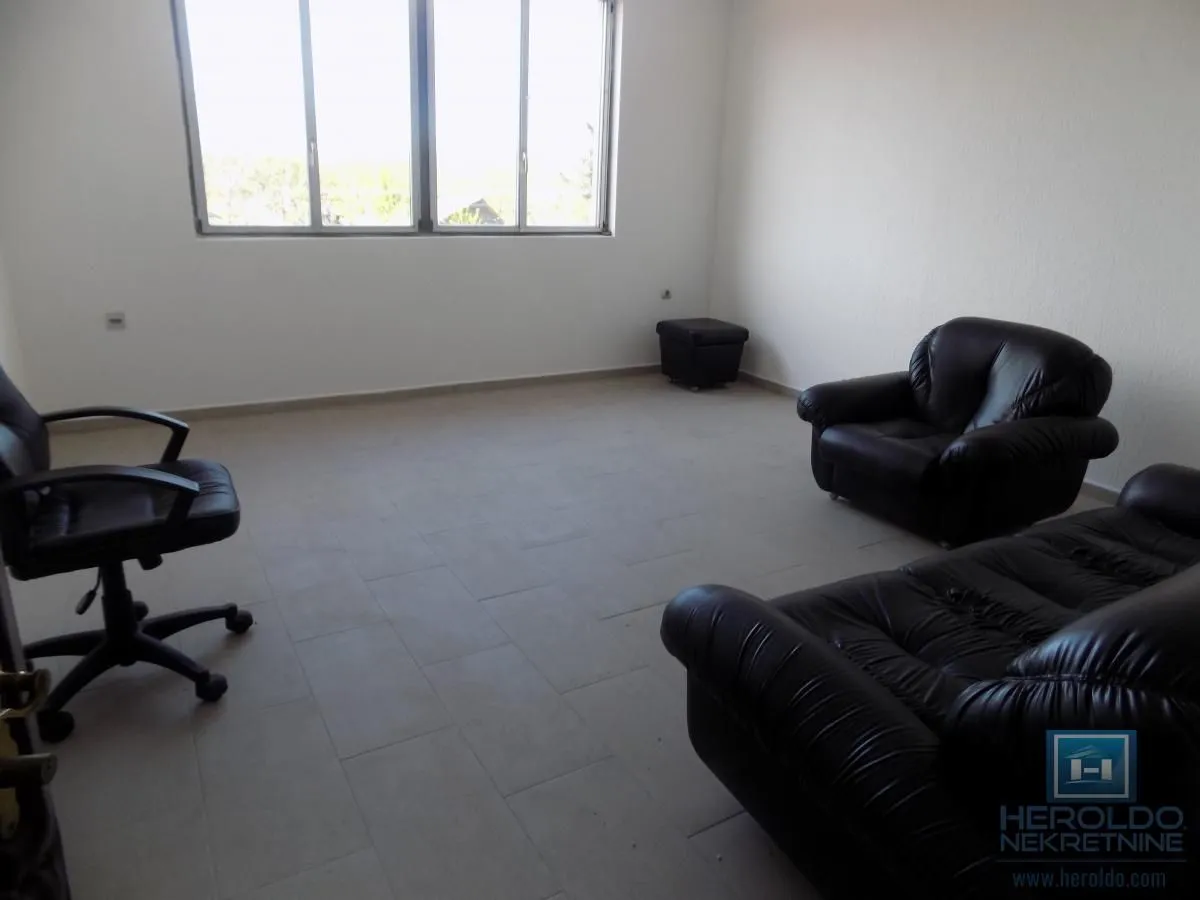 Rent, office space, 1500m², Donje Vidovo, Paraćin