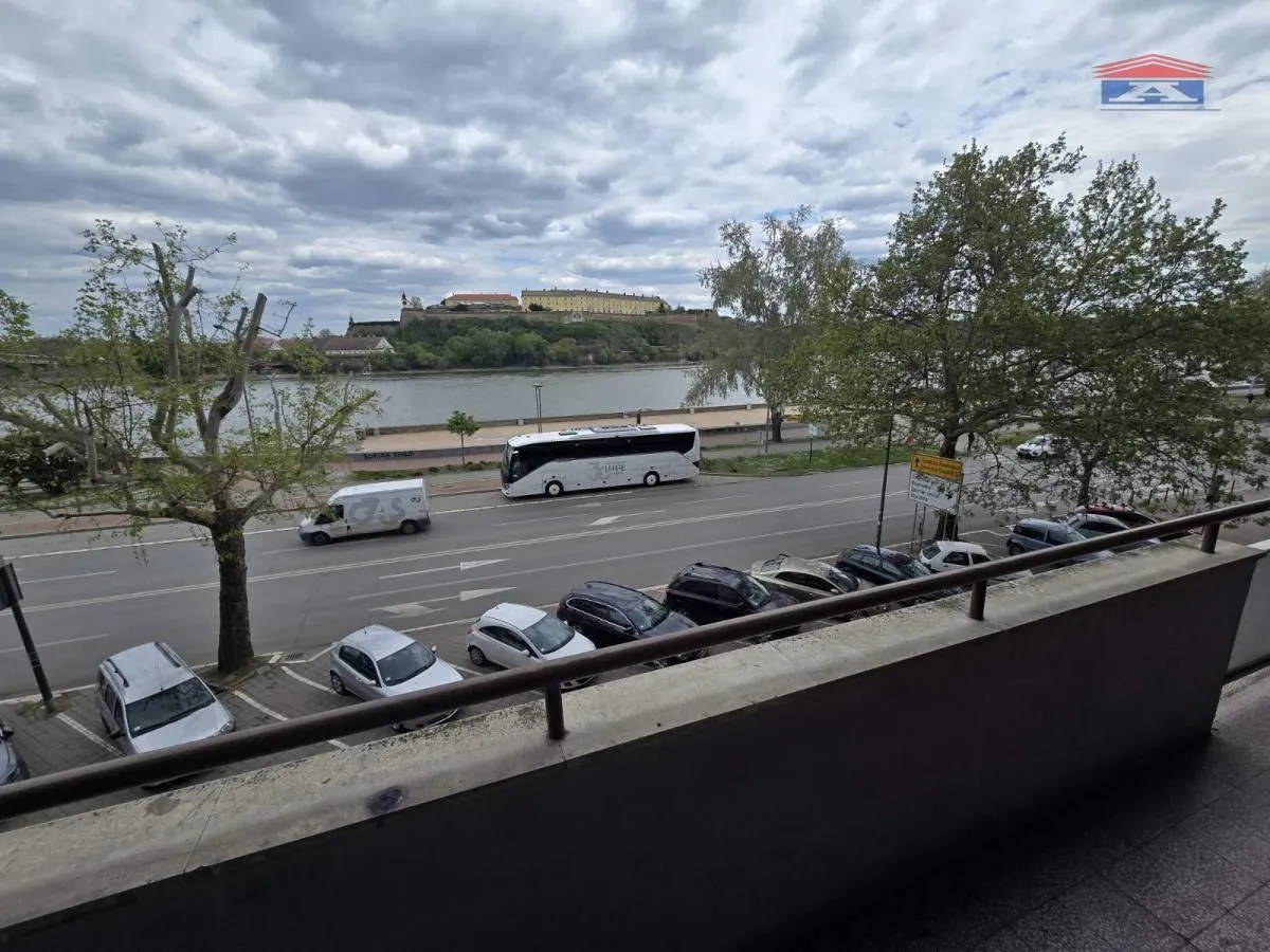 Prodaja, dvosoban stan, 64m², Kej, Novi Sad Sve Podlokacije