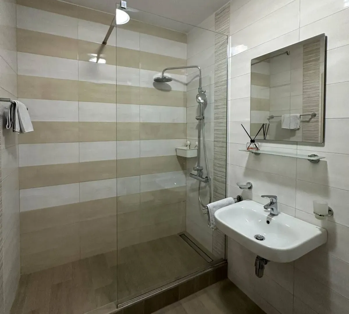 Izdavanje, dvosoban stan, 53m², Zabjelo, Podgorica