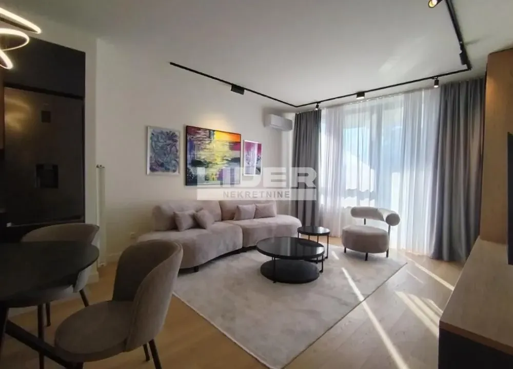 Izdavanje, dvosoban stan, 62m², Savski Venac, Beograd