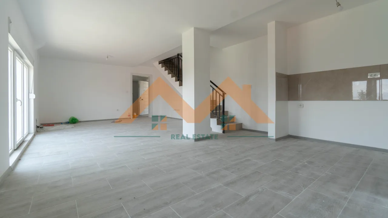 Prodaja, trosoban stan, 108m², Gornja Gorica, Podgorica