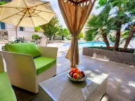 Rent, house, 300m², Podkošljun, Budva - image 9