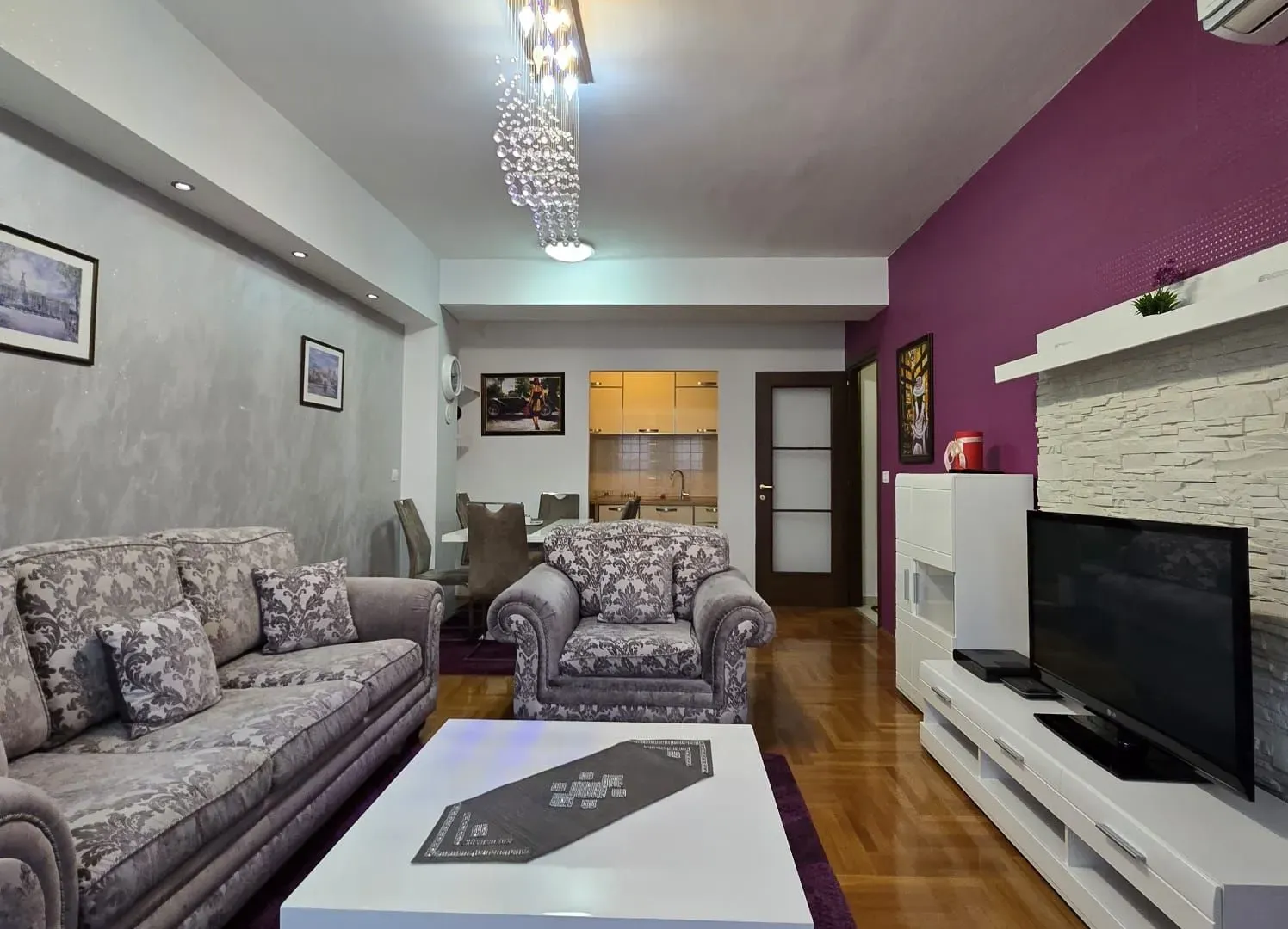 Izdavanje, dvosoban stan, 72m², City Kvart, Podgorica