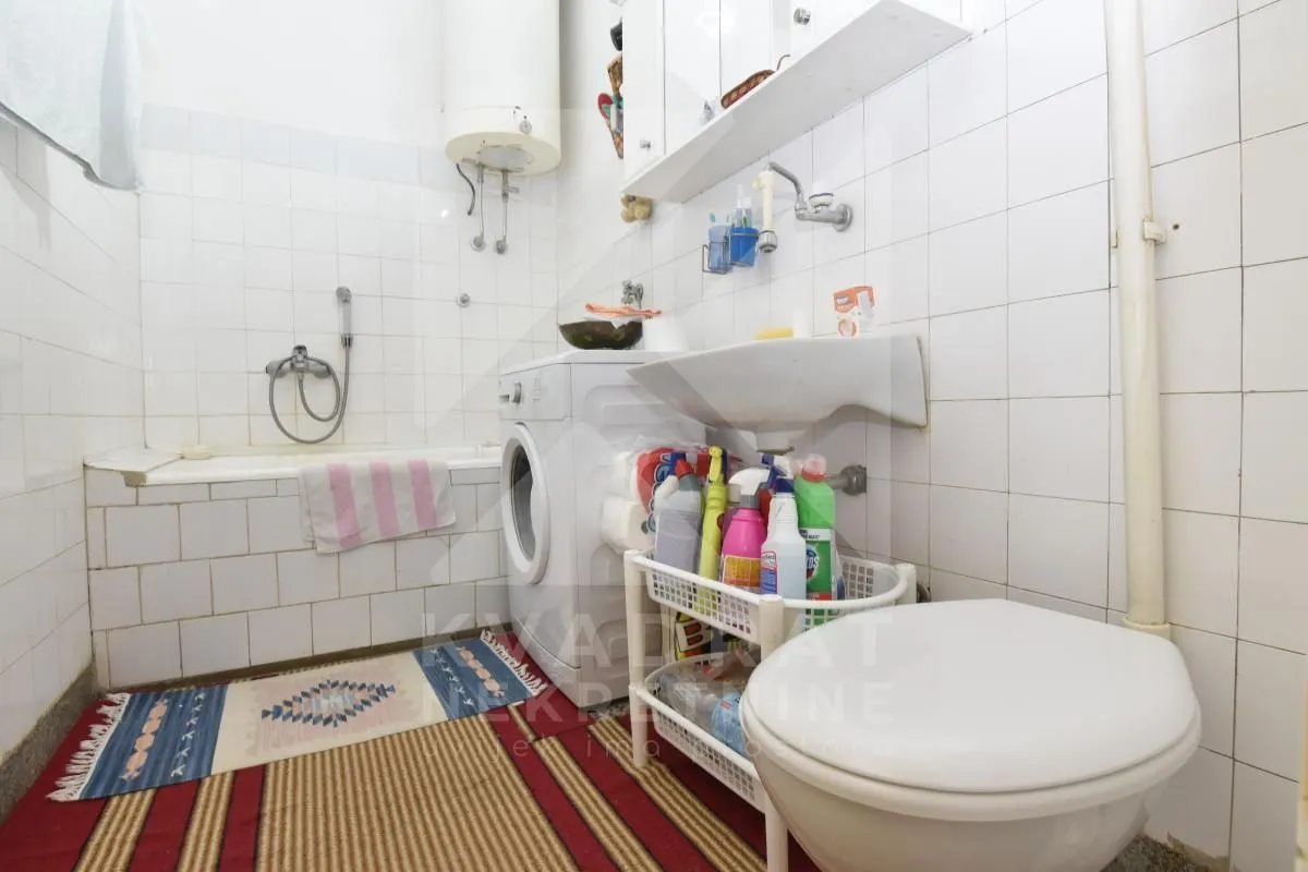 Prodaja, trosoban stan, 81m², Autobuska stanica, Podgorica