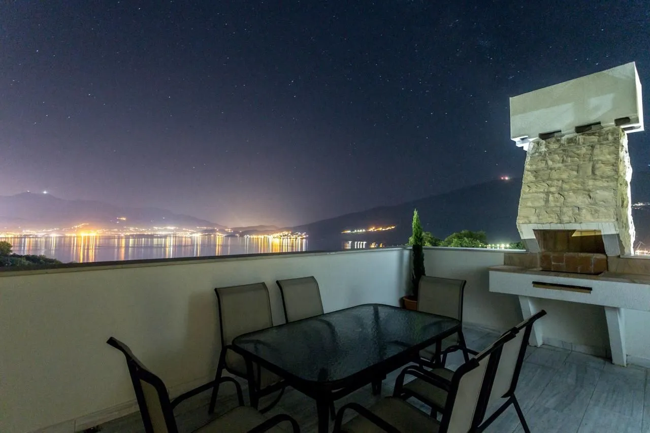 Prodaja, kuća, 350m², Đenovići, Herceg Novi