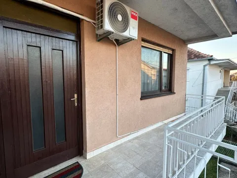 Izdavanje, dvosoban stan, 80m², Masline, Podgorica - image 2