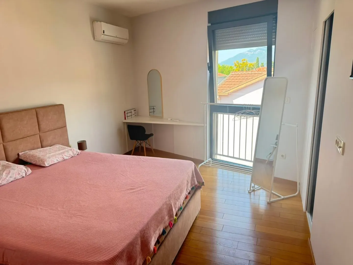 Izdavanje, dvosoban stan, 77m², Seljanovo, Tivat