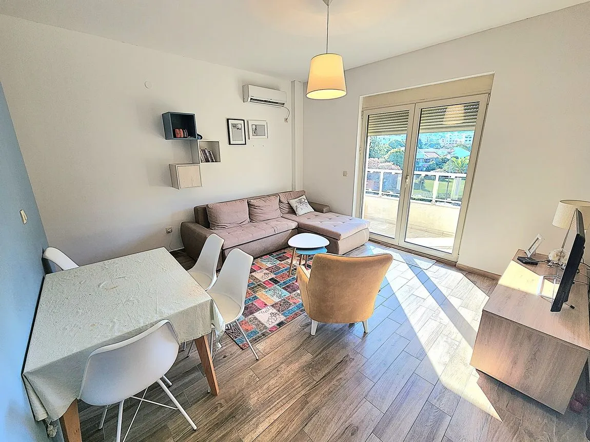 Rent, one bedroom apartment, 53m², Centar, Budva