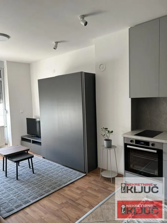 Izdavanje, garsonjera, 28m², Bulevar Oslobodjenja, Novi Sad Sve Podlokacije