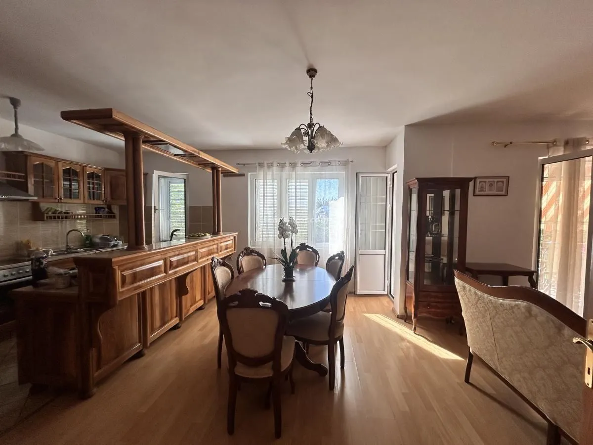 Rent, two bedroom apartment, 100m², Tivat, Crna Gora