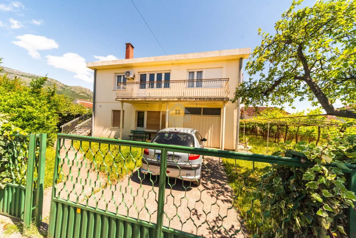 Prodaja, kuća, 320m², Zlatica, Podgorica