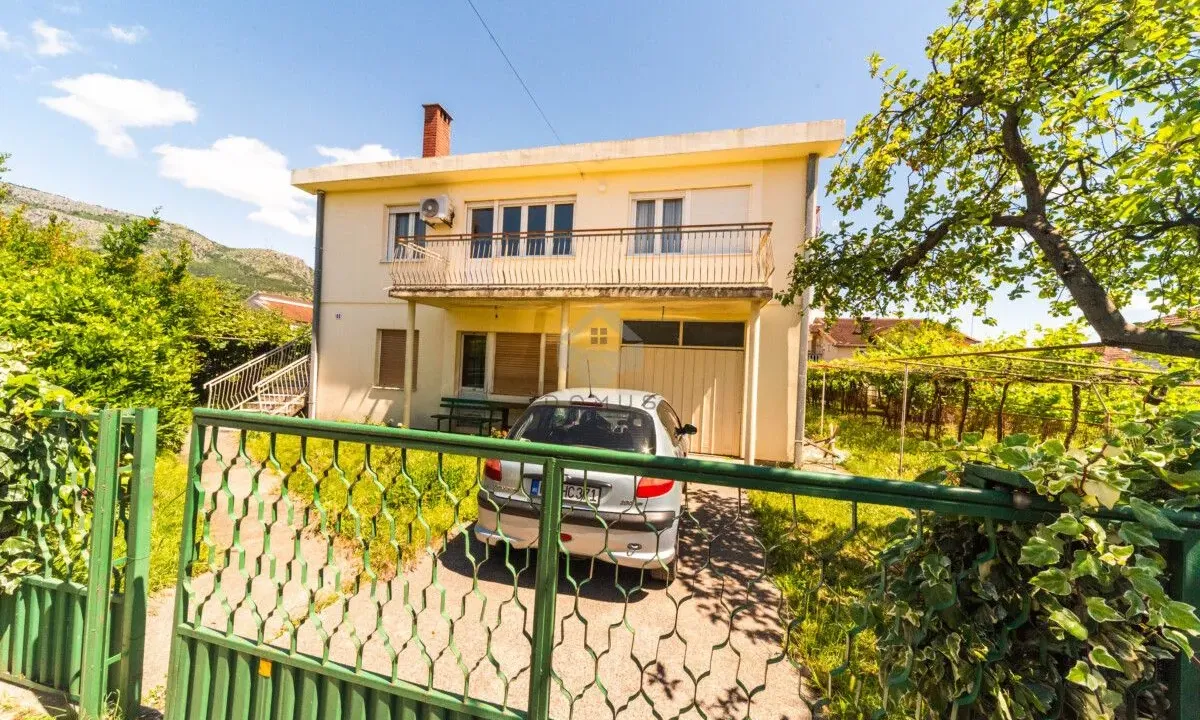 Prodaja, kuća, 320m², Zlatica, Podgorica